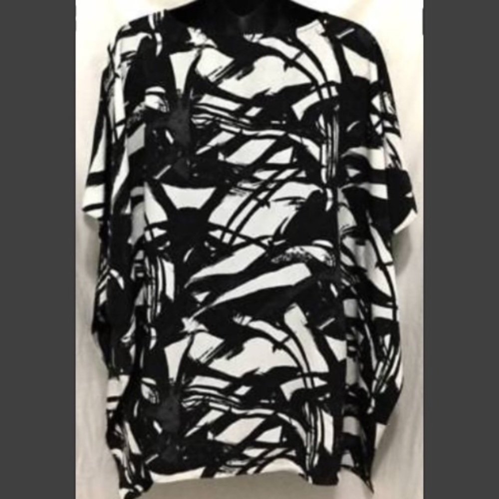 Black and White Top - Picture 4 of 8